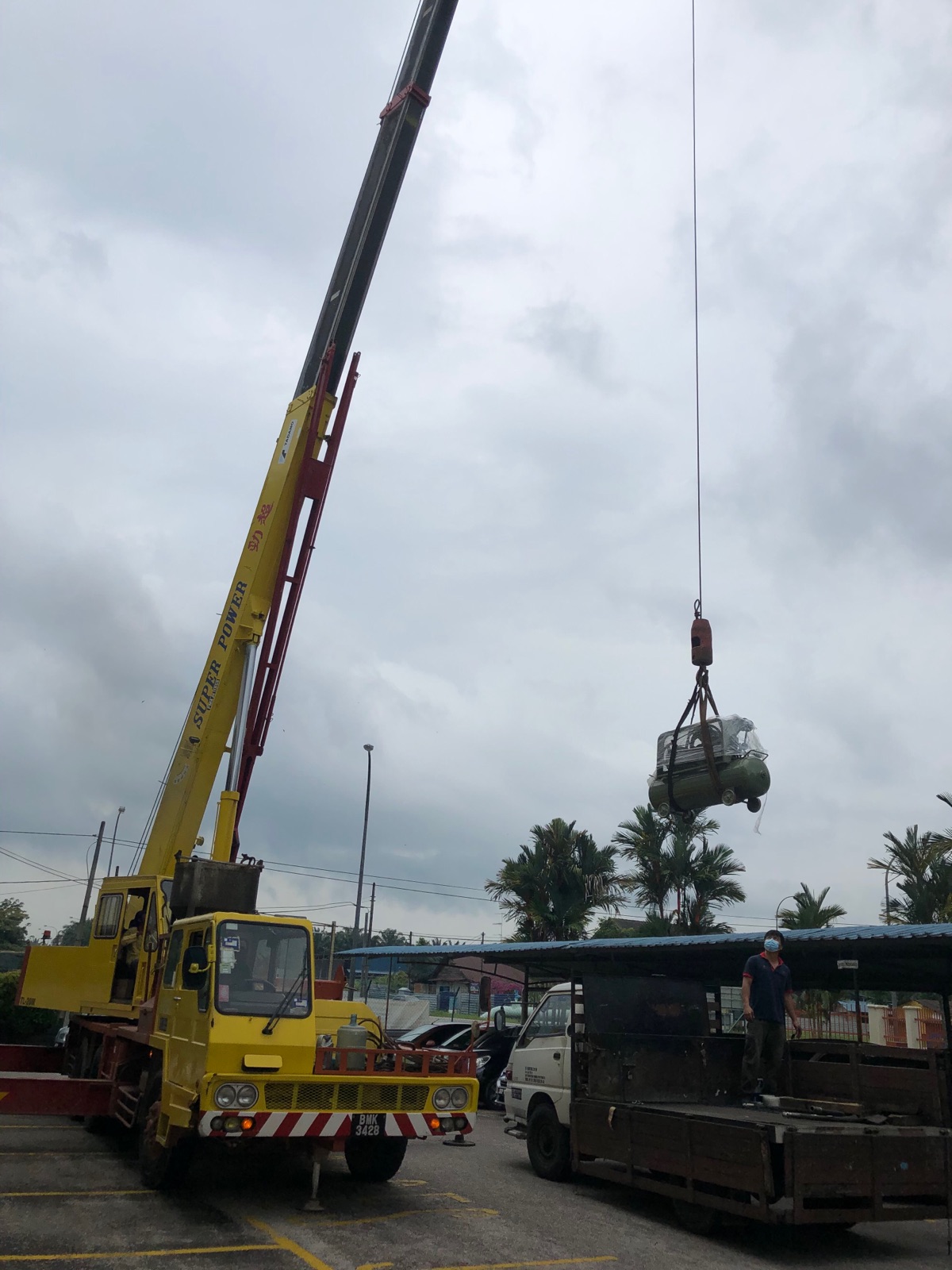 Mobile Crane To Moving Air Compressor 