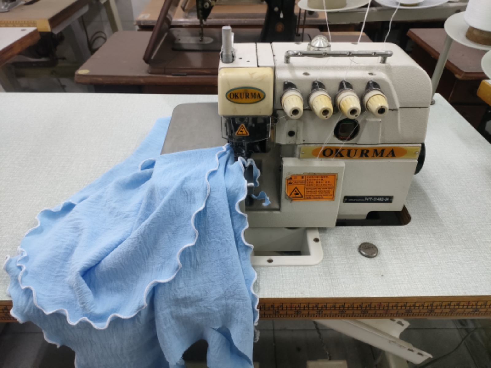 INDUSTRIAL OVERLOCK SEWING MACHINE