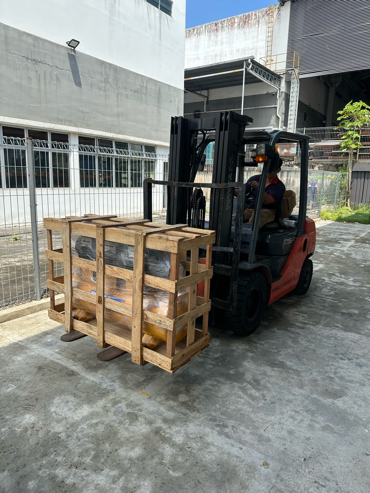 Unloading Puma Air Compressor 